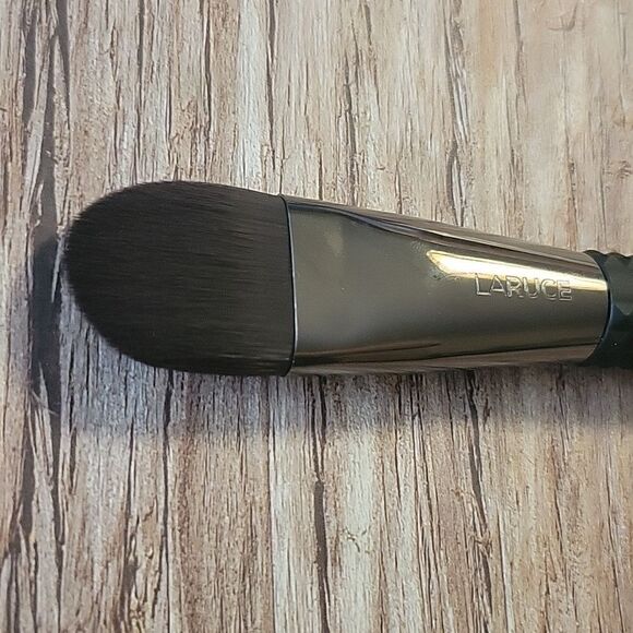 Laruce LR325 Large Foundation Brush - Picture 3 of 5